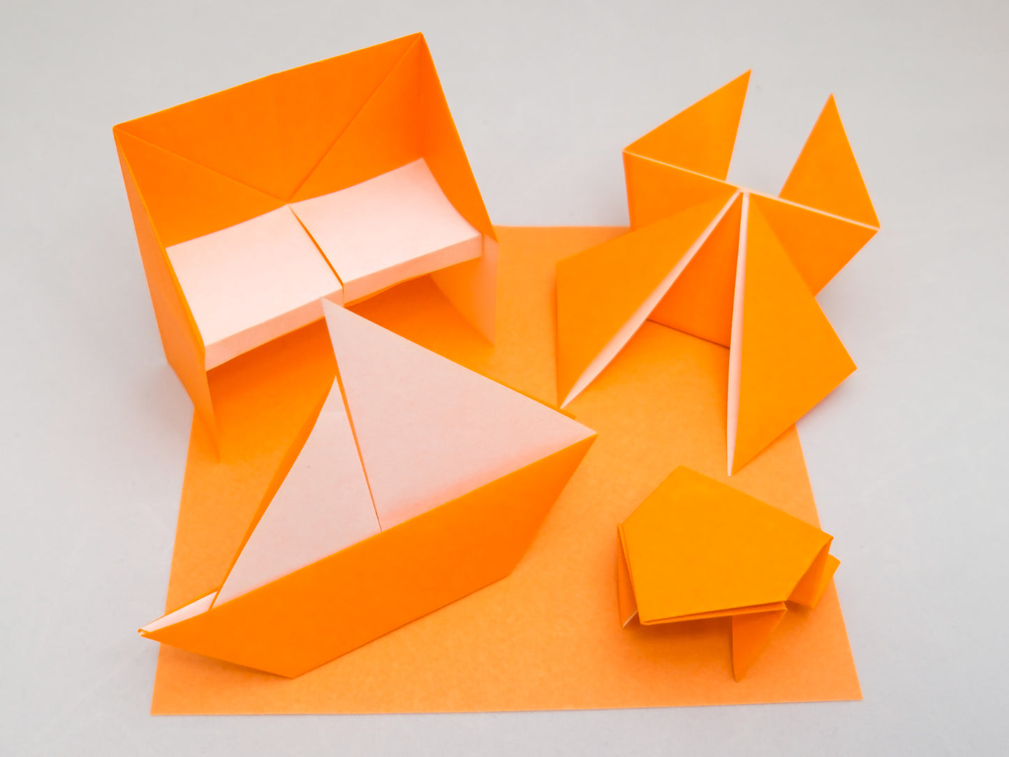 [タローズ折紙工房] 初心者にも折りやすい標準サイズ 15cm 200枚 20色 折り紙(裏面白色、金・銀入り)(日本製)